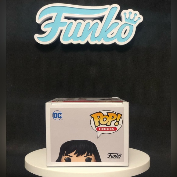 Wonder Woman (The Contest)- 391- Mint Condition- Funko - Picture 7 of 8